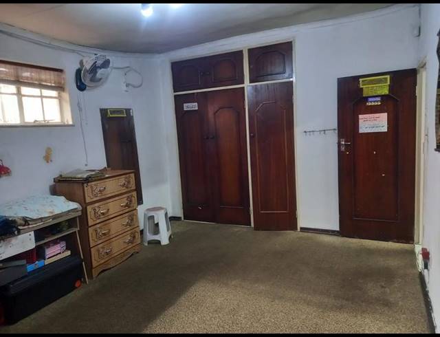 2 BEDROOM HOUSE FOR SALE IN BEZUIDENHOUT VALLEY